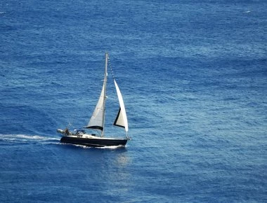 Σίφνος: Βρέθηκε ακυβέρνητο ιστιοφόρο (φωτό)